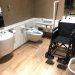 phòng tắm cho người khuyết tật xài xe lăn